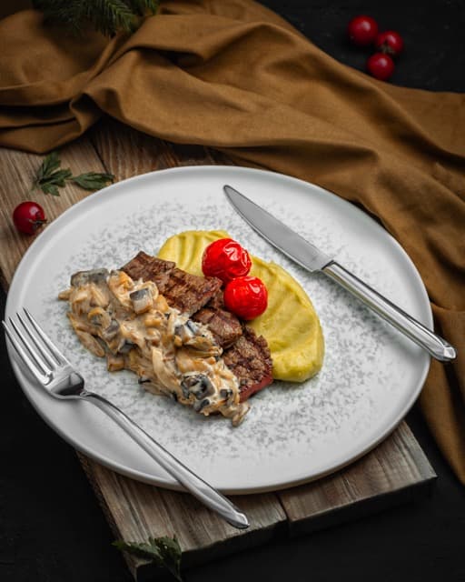 Medallions in mushroom sauce